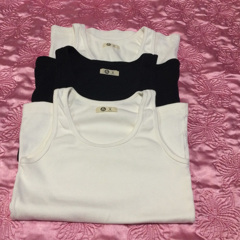American Giant : (3) tank tops SIZE SMALL